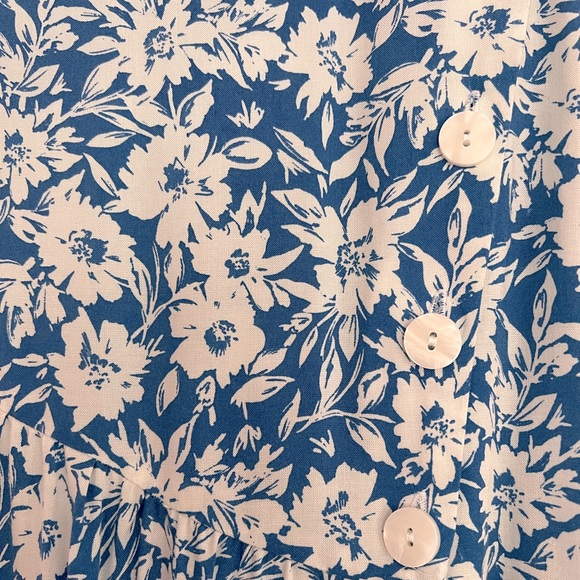 Blue and white flower pattern zara skirt - Picture 2 of 3